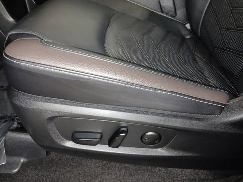 Used 2024 Nissan Pathfinder Platinum w/ Cargo Package image 19