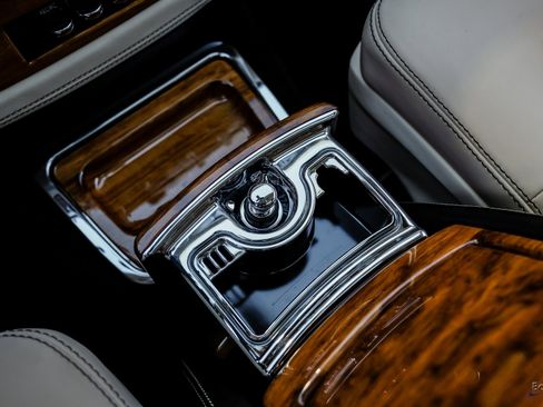 Used 2014 Rolls-Royce Phantom Sedan image 50