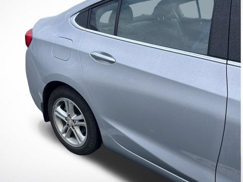 Used 2016 Chevrolet Cruze LT w/ Sun And Sound Package FWD image 8