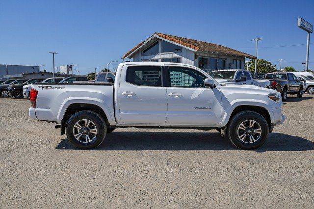 Used 2016 Toyota Tacoma TRD Sport RWD image 3
