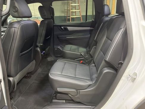 Used 2025 Buick Enclave Preferred image 25