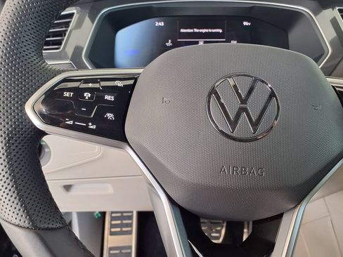 Used 2024 Volkswagen Tiguan SE R-Line FWD image 24