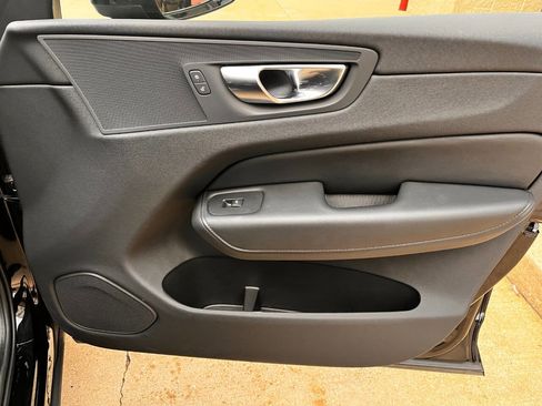 Used 2025 Volvo XC60 B5 Plus image 20