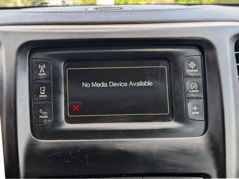 Used 2017 Jeep Cherokee Latitude w/ Cold Weather Group AWD/4WD image 23