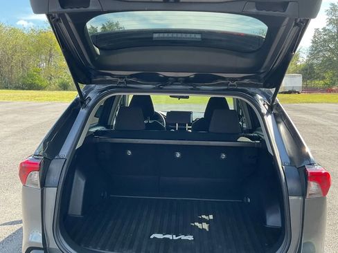 Used 2019 Toyota RAV4 LE image 32