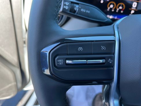 Used 2025 Chevrolet Colorado ZR2 w/ Midnight Edition image 14