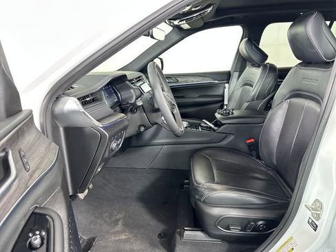 Used 2023 Jeep Grand Cherokee Overland image 11