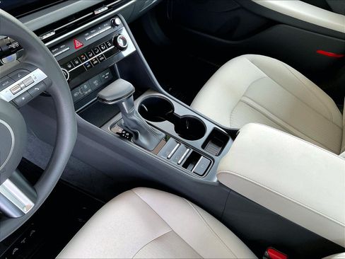 Used 2025 Hyundai Sonata SE FWD image 17