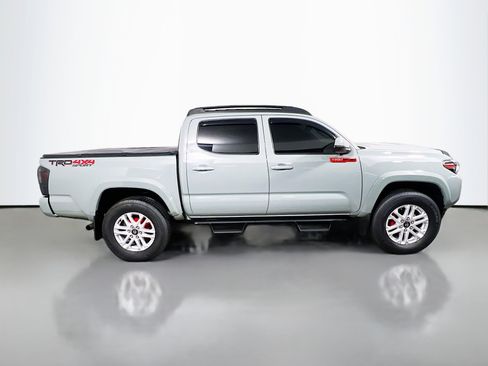 Used 2022 Toyota Tacoma TRD Sport w/ Technology Package image 3