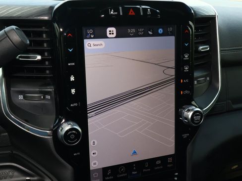 Used 2024 RAM 2500 Laramie w/ Night Edition AWD/4WD image 27
