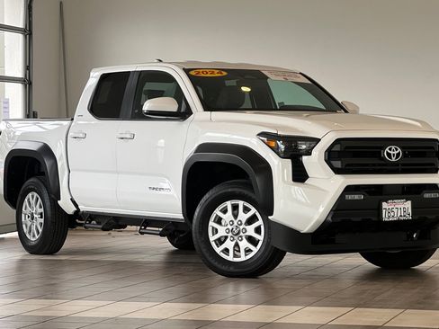 Certified 2024 Toyota Tacoma SR5 image 2