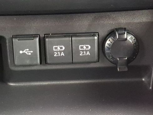 Used 2021 Toyota Highlander XLE image 27