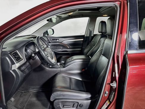 Used 2019 Toyota Highlander XLE AWD/4WD image 11