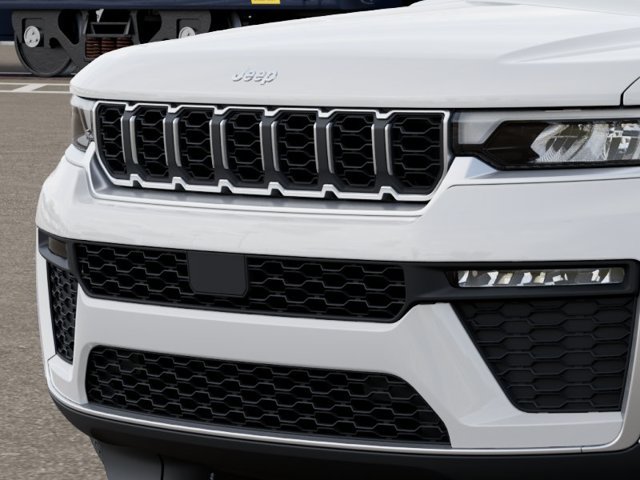 New 2027 Jeep Grand Cherokee Limited RWD image 11