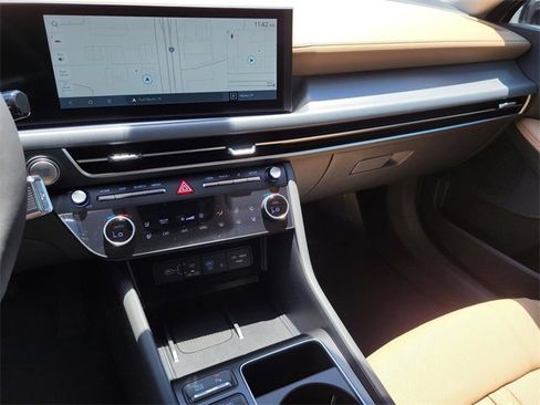 New 2025 Hyundai Sonata Limited image 17