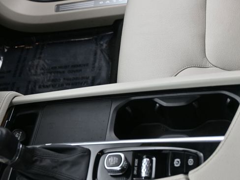 Used 2021 Volvo XC90 T6 Momentum w/ Advanced Package image 22