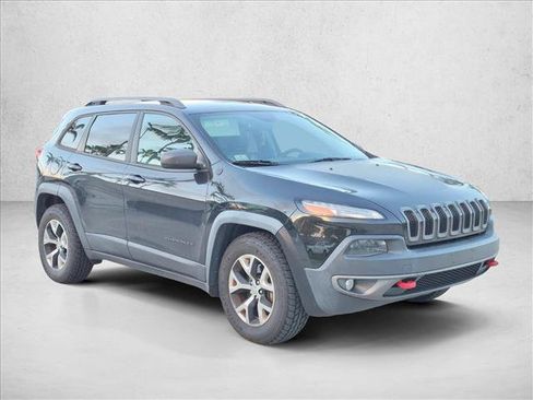 Used 2015 Jeep Cherokee Trailhawk w/ Cold Weather Group AWD/4WD image 3