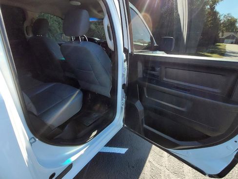 Used 2014 RAM 1500 4WD Crew Cab 140.5 SSV image 15
