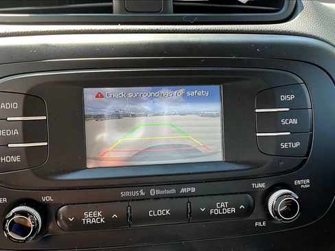 Used 2016 Kia Soul + image 15