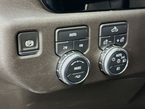 Used 2024 GMC Sierra 1500 Elevation image 17