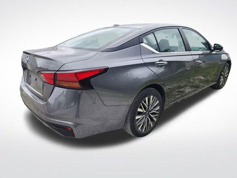 Used 2025 Nissan Altima 2.5 SV FWD image 20