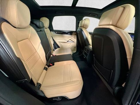 Used 2026 Porsche Cayenne AWD/4WD image 24