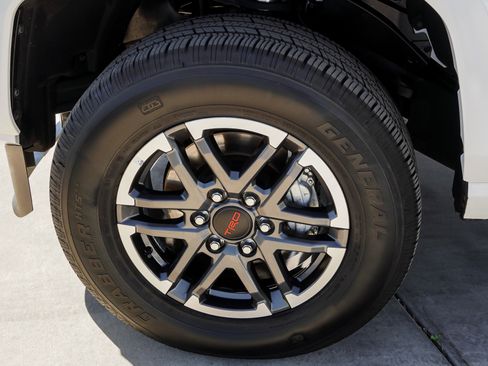 Used 2025 Toyota Tacoma TRD Sport AWD/4WD image 12