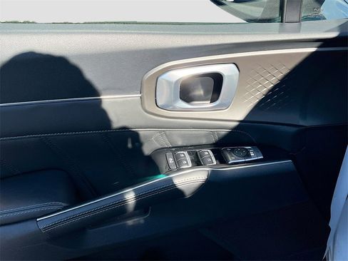 Used 2024 Kia Sorento SX image 13