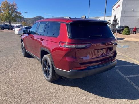 New 2025 Jeep Grand Cherokee L Limited w/ Black Appearance Package AWD/4WD image 8