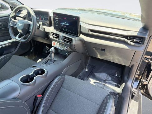 Used 2025 Ford Mustang Convertible RWD image 29