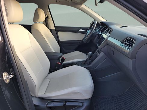 Used 2019 Volkswagen Tiguan SE image 15