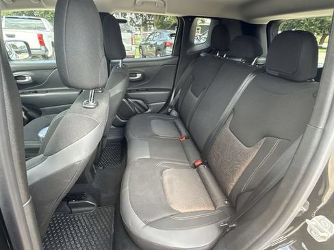 Used 2023 Jeep Renegade Latitude AWD/4WD image 26