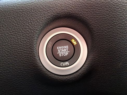 New 2026 Chrysler Pacifica Select image 18