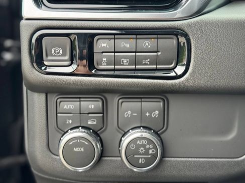 Used 2026 GMC Yukon Denali AWD/4WD image 21