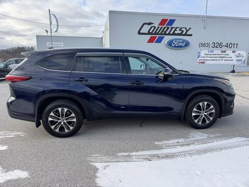 Used 2021 Toyota Highlander XLE image 4