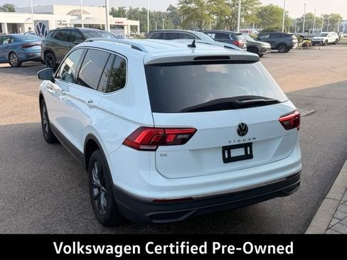 Certified 2022 Volkswagen Tiguan SE FWD image 2