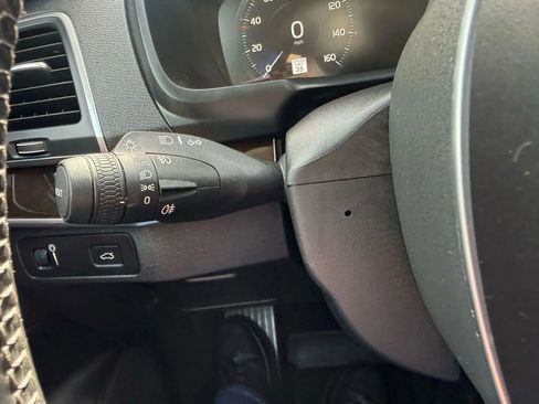 Used 2019 Volvo XC90 T6 Momentum w/ Protection Package Premier image 16