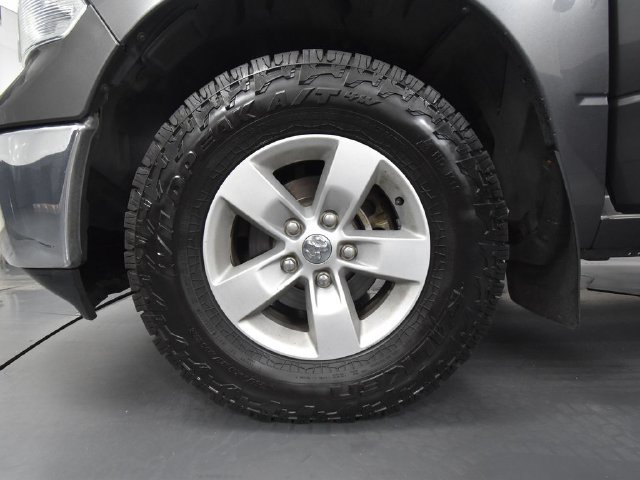 Used 2017 RAM 1500 Classic SLT AWD/4WD image 12