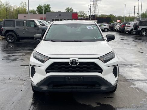 Used 2022 Toyota RAV4 LE AWD/4WD image 2