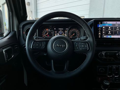 Used 2025 Jeep Wrangler Unlimited Rubicon image 30