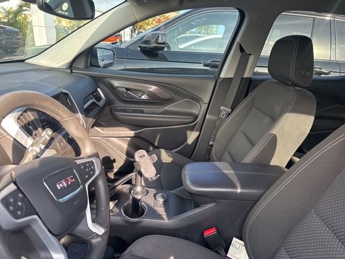 Used 2022 GMC Terrain SLE w/ Elevation Edition image 11