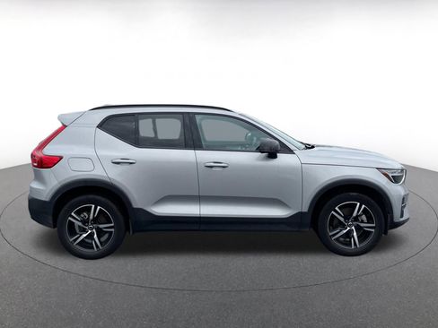 Used 2024 Volvo XC40 B5 Core image 8