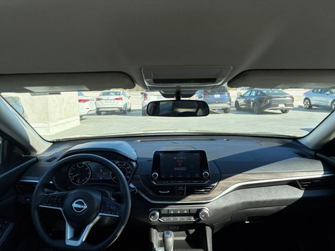 Used 2025 Nissan Altima 2.5 SV image 32