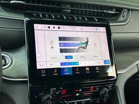 Certified 2024 Jeep Grand Cherokee Limited w/ Black Appearance Package image 24