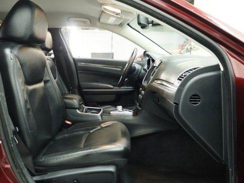 Used 2017 Chrysler 300 Limited RWD image 21