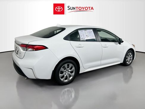 Used 2025 Toyota Corolla LE FWD image 4