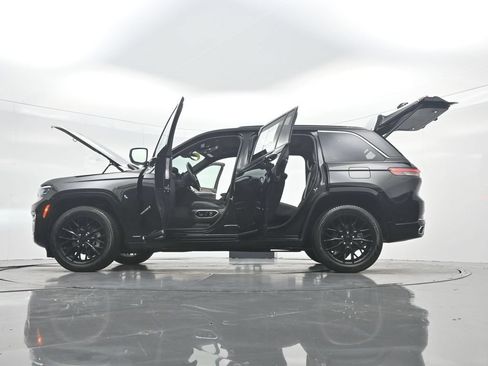 Used 2025 Jeep Grand Cherokee Summit AWD/4WD image 51