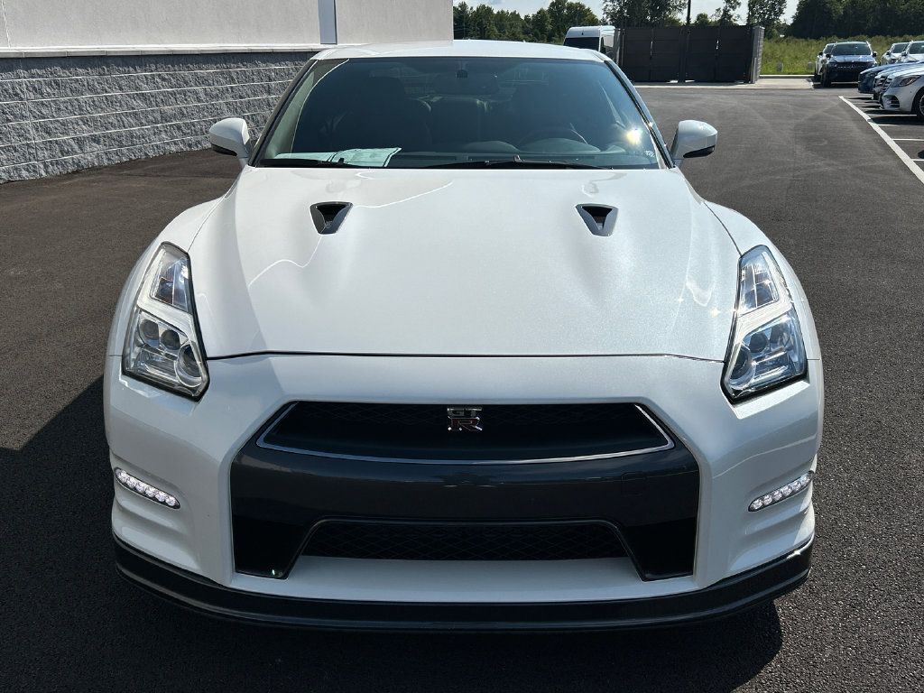 Used 2015 Nissan GT-R Black Edition AWD/4WD image 3