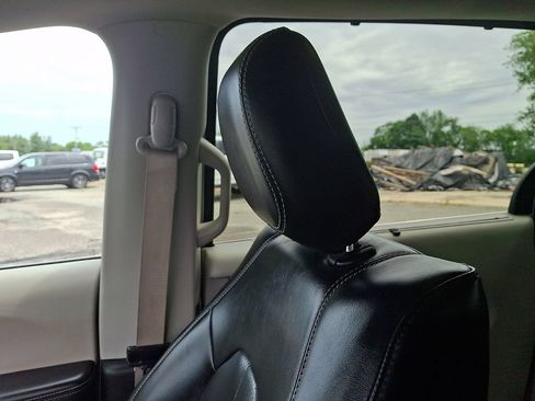 Used 2023 Chrysler Pacifica Touring-L FWD image 18