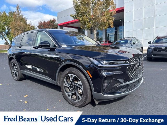 Used 2024 Lincoln Nautilus Premier w/ Equipment Group 102A AWD/4WD image 2
